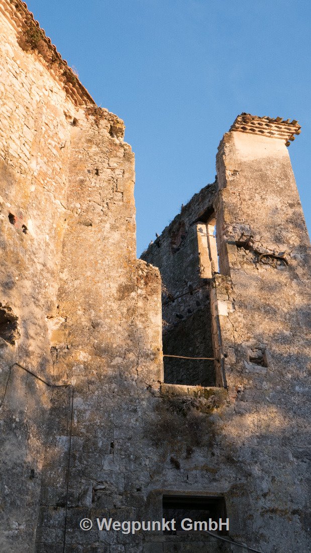 der Turm ist nun von Tauben bevölkert
